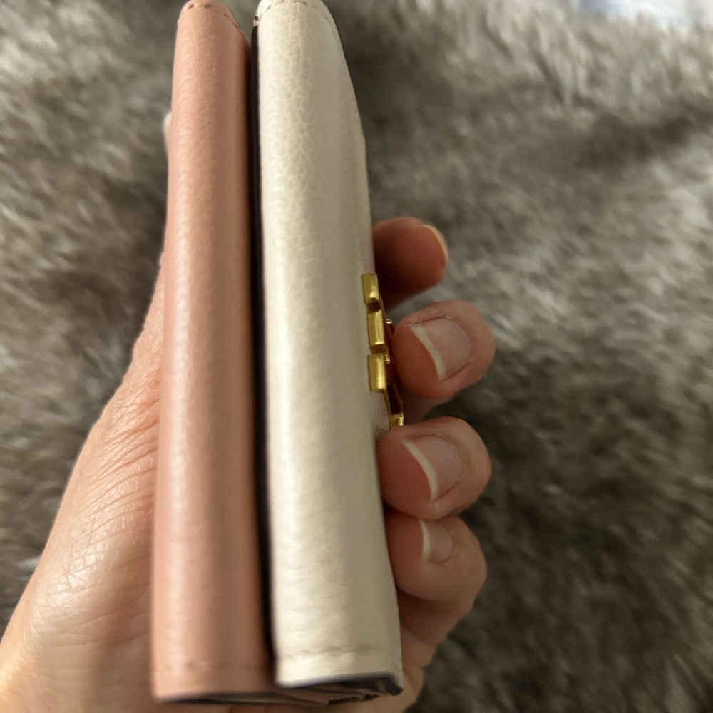 LV Lockme Gold and Cream Wallet microchip - Picture 6 of 10